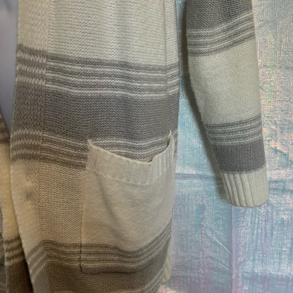 Lane Bryant plus size Open Front Cardigan Sweater.Color:off white and light gray - Picture 5 of 9